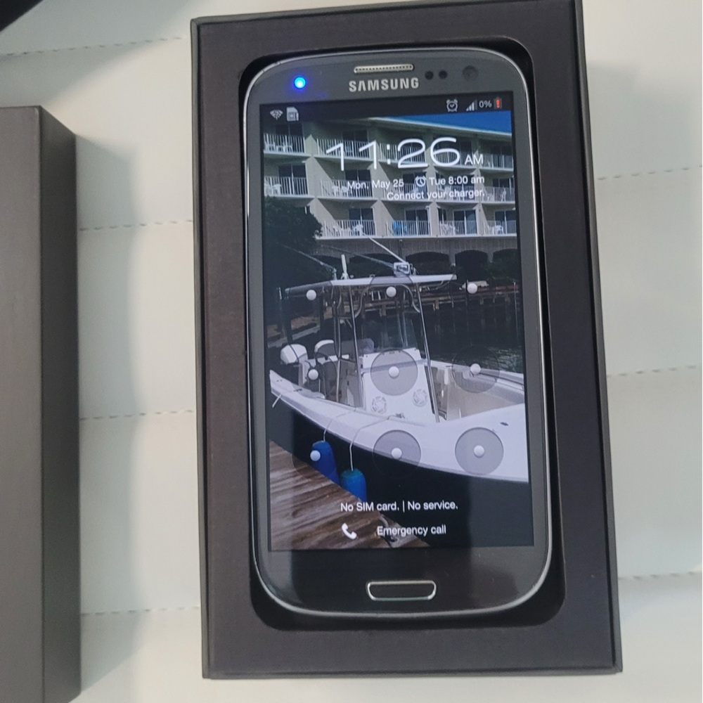Samsung Black Galaxy w Large Touchscreen complete w box & booklets, charger.
